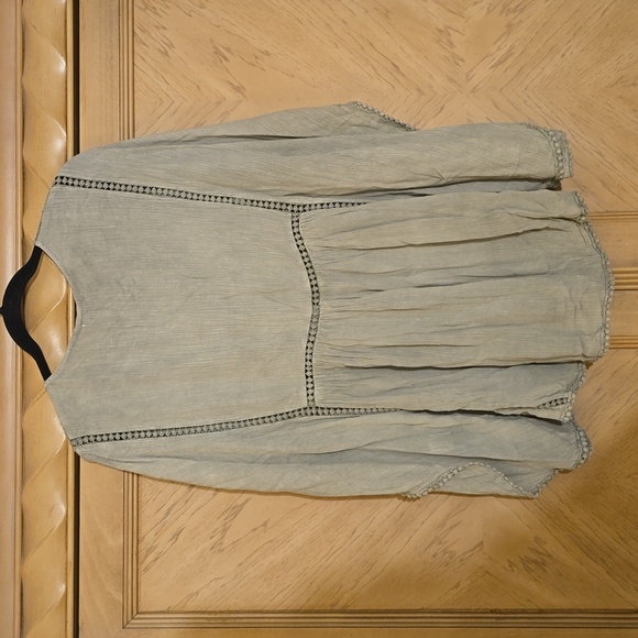 Be Boho olive green batwing sleeved top in a size medium with sheer lattice desi - Picture 5 of 10